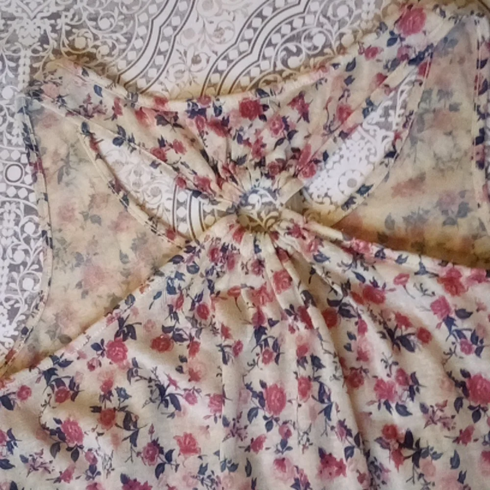 JUNIORS floral top - Picture 7 of 12